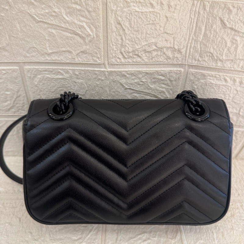 Gucci黑皮革黑雙G鏈包22-5