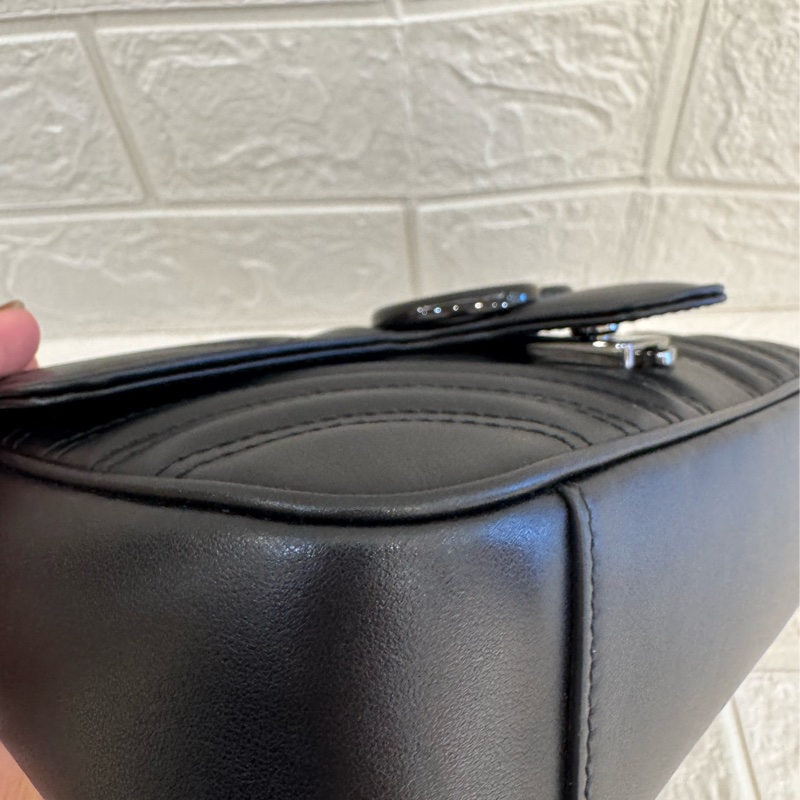 Gucci黑皮革黑雙G鏈包22-6