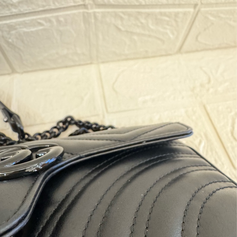 Gucci黑皮革黑雙G鏈包22-10