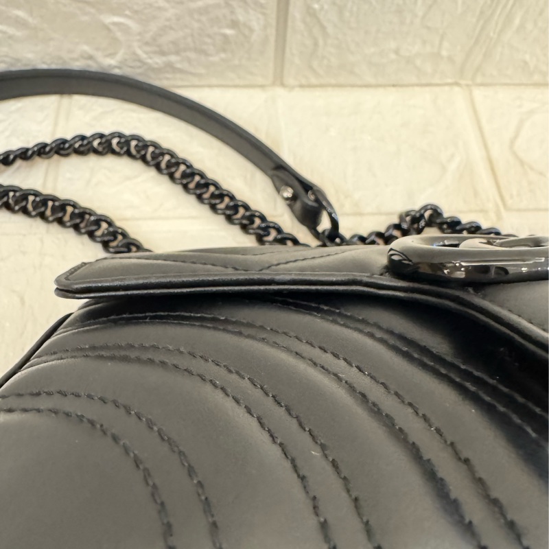 Gucci黑皮革黑雙G鏈包22-12