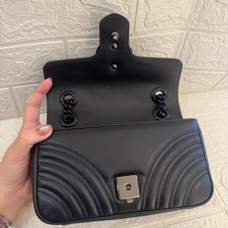 Gucci黑皮革黑雙G鏈包22-13