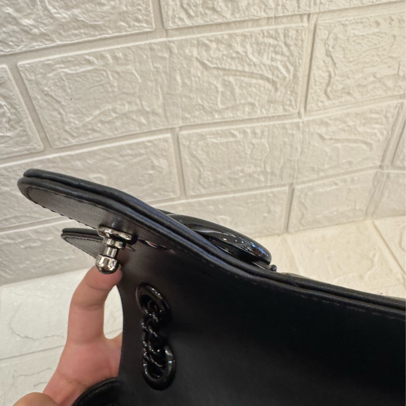 Gucci黑皮革黑雙G鏈包22-16