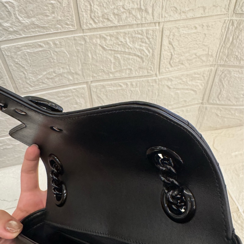 Gucci黑皮革黑雙G鏈包22-17