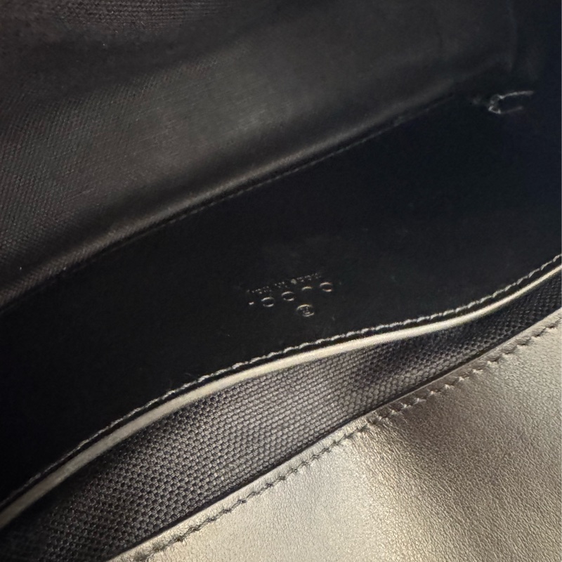 Gucci黑皮革黑雙G鏈包22-23