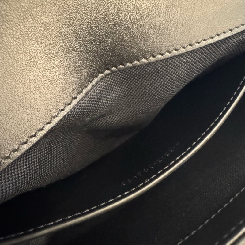 Gucci黑皮革黑雙G鏈包22-25