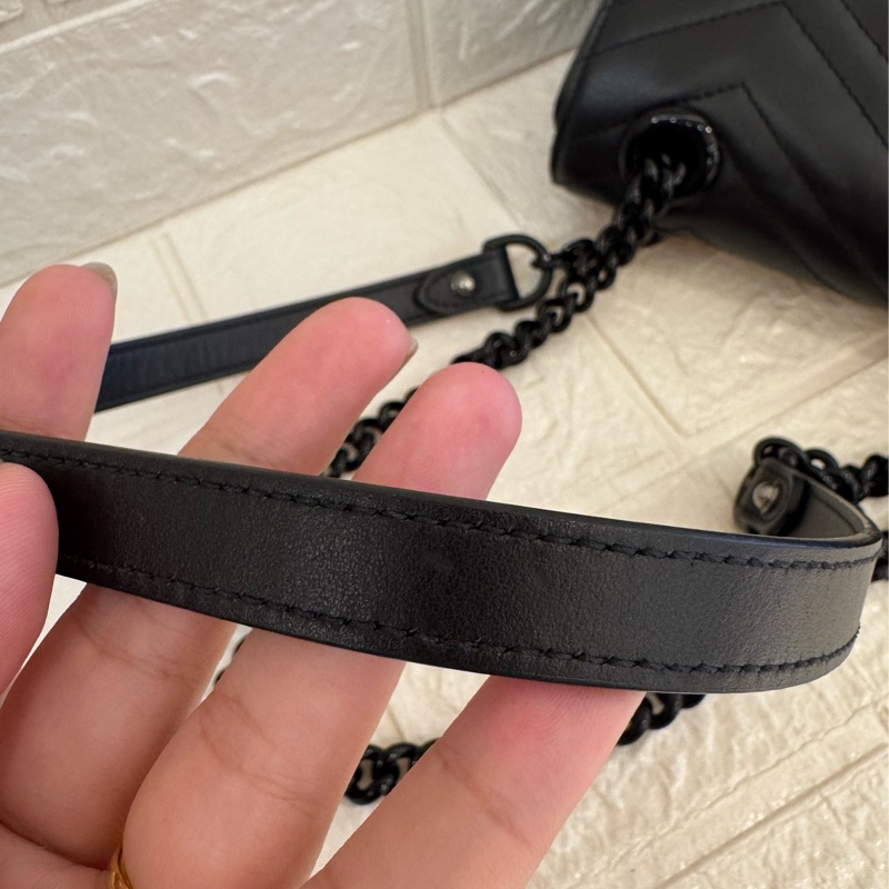 Gucci黑皮革黑雙G鏈包22-30