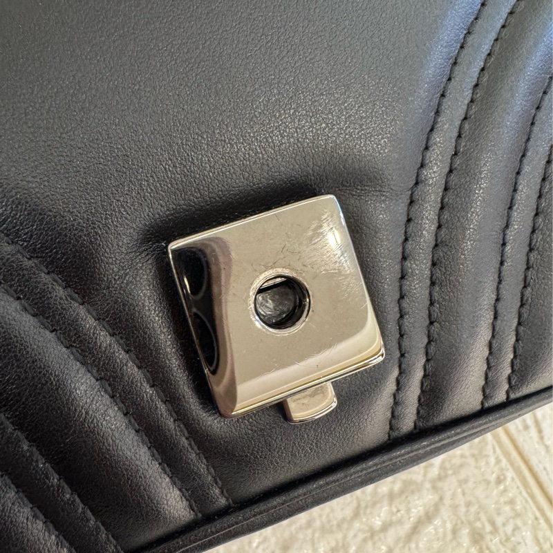 Gucci黑皮革黑雙G鏈包22-33