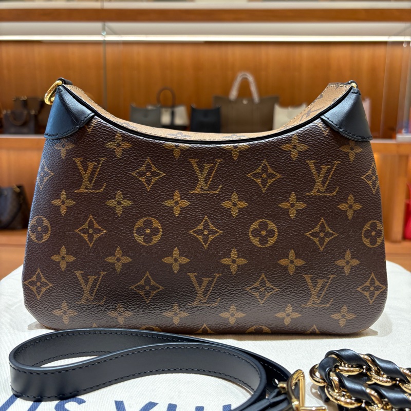 【現貨|精品新寵】Louis Vuitton Twinny 老花牛角包|Monogram 拼黑皮|鎖頭金屬釦設計|雙背帶肩背斜背兩用-1