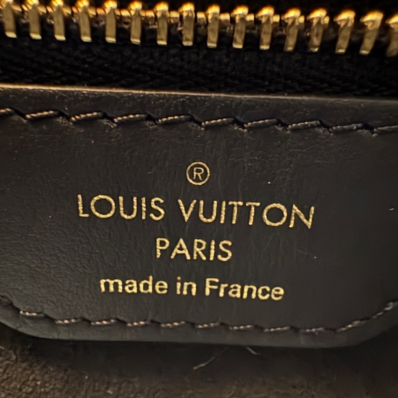 【現貨|精品新寵】Louis Vuitton Twinny 老花牛角包|Monogram 拼黑皮|鎖頭金屬釦設計|雙背帶肩背斜背兩用-11