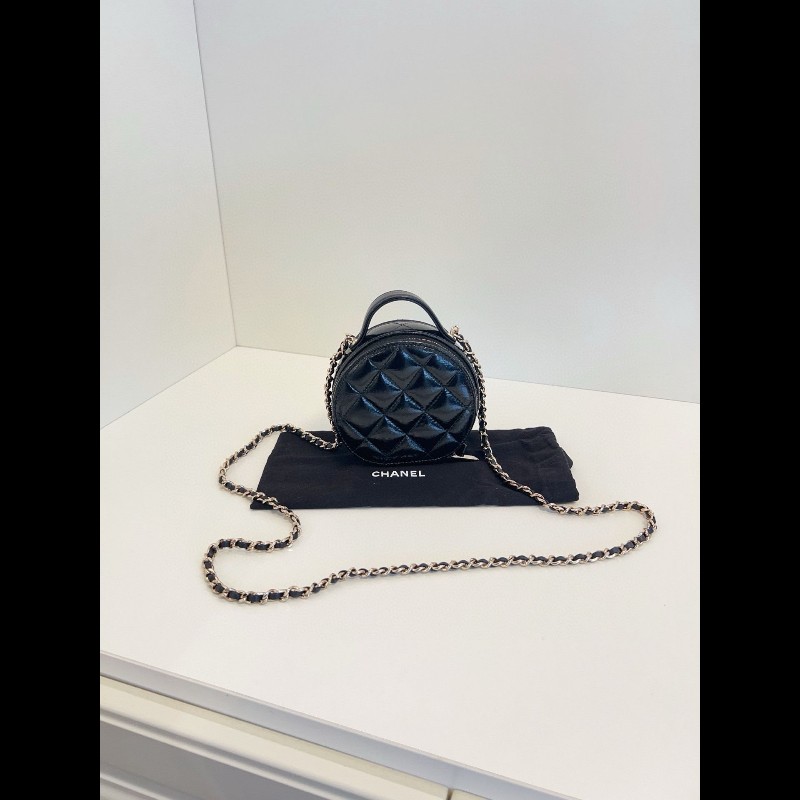 Chanel handle Mini Round Vanity Case
黑金油蜡皮雙層圓餅包🍪-0