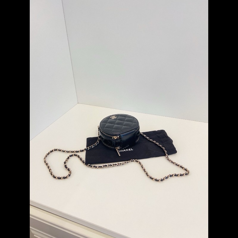 Chanel handle Mini Round Vanity Case
黑金油蜡皮雙層圓餅包🍪-5
