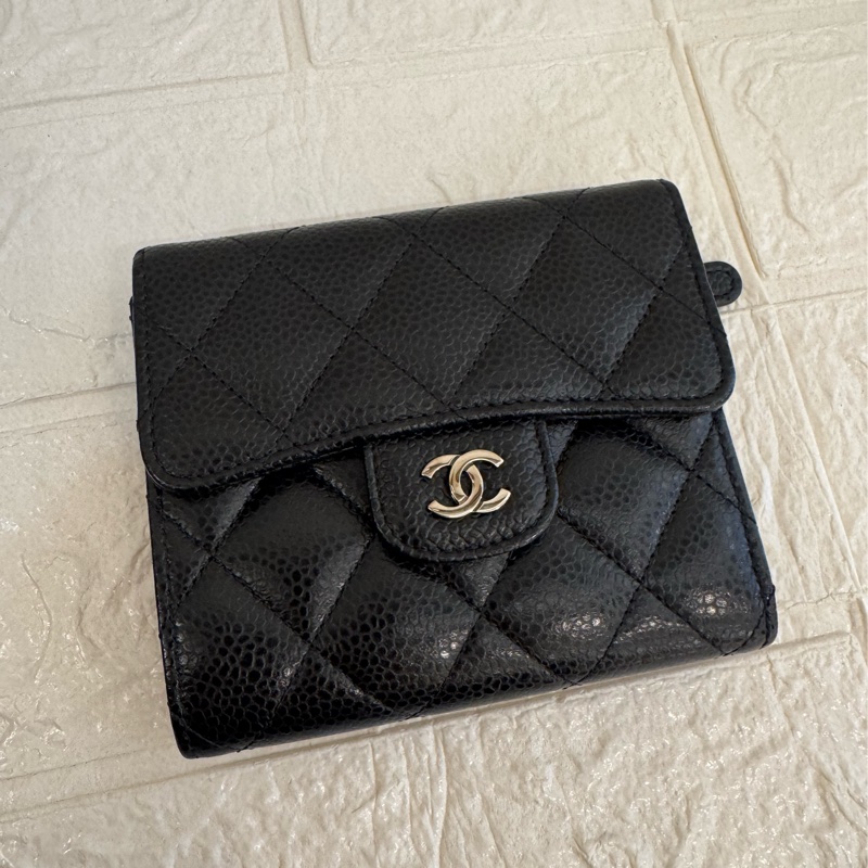 Chanel黑荔枝銀雙C釦式三折短夾-1