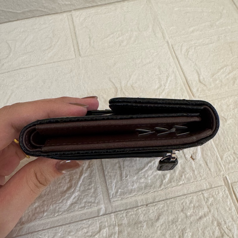 Chanel黑荔枝銀雙C釦式三折短夾-2