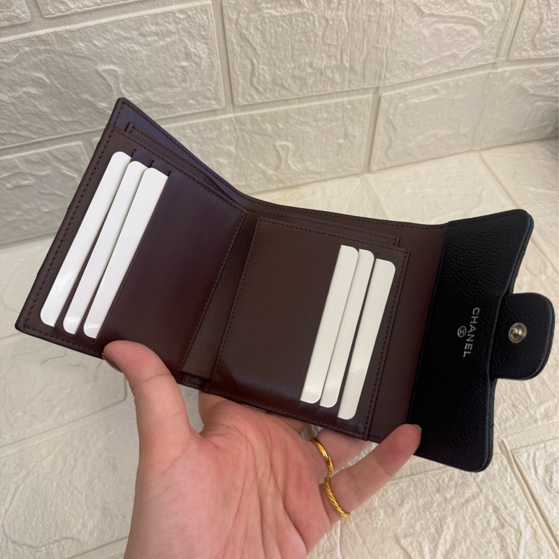 Chanel黑荔枝銀雙C釦式三折短夾-9