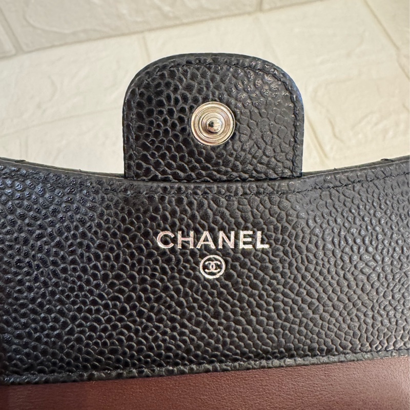 Chanel黑荔枝銀雙C釦式三折短夾-10