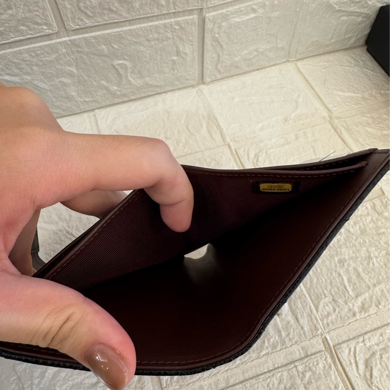 Chanel黑荔枝銀雙C釦式三折短夾-13