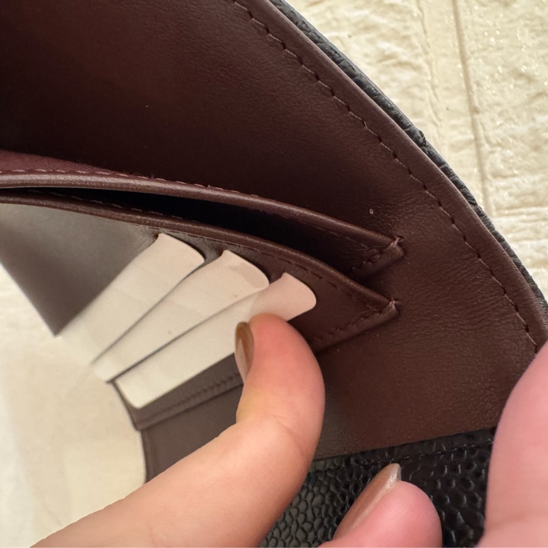 Chanel黑荔枝銀雙C釦式三折短夾-15