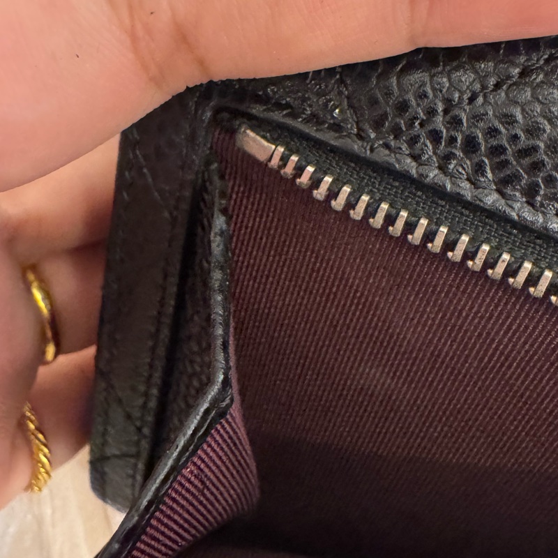 Chanel黑荔枝銀雙C釦式三折短夾-18