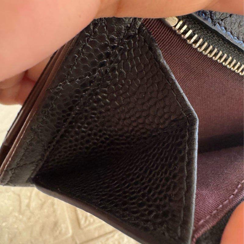 Chanel黑荔枝銀雙C釦式三折短夾-19