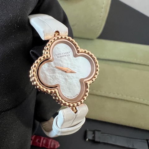 ✨VCA 梵克雅寶 石英機芯 手錶 有保卡替換錶帶 秒殺價🤍