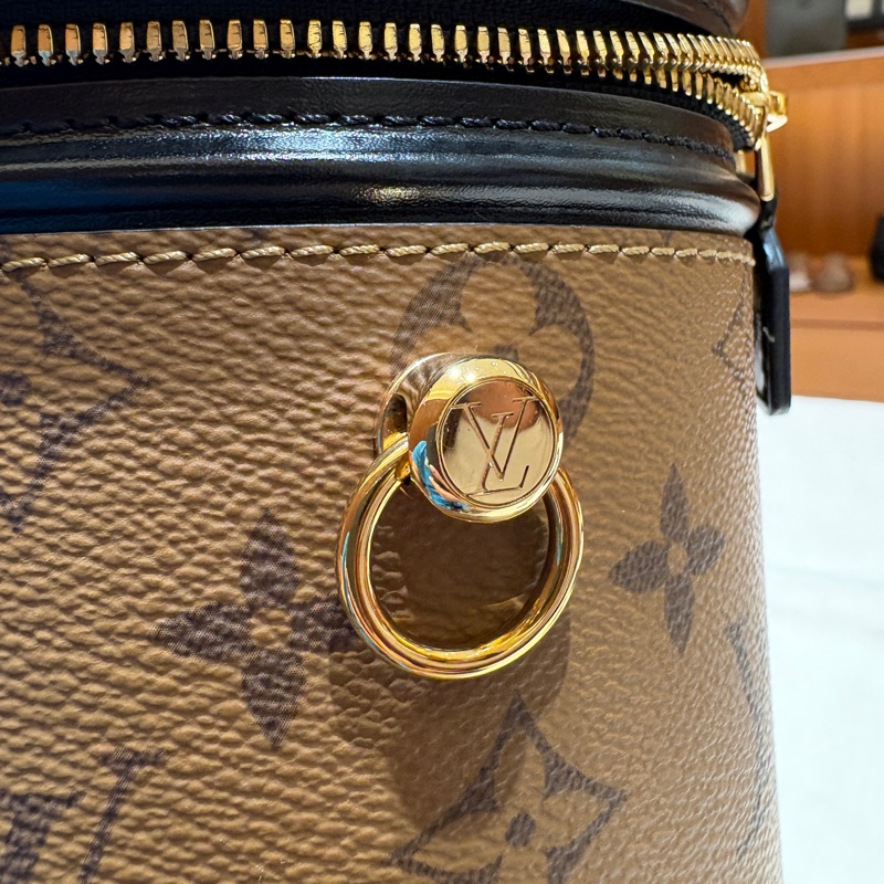 【台中現貨,極新保存】Louis Vuitton CANNES 雙色老花圓桶包|復古化妝箱造型|鎖頭吊飾|手提/肩背/斜背三用-12