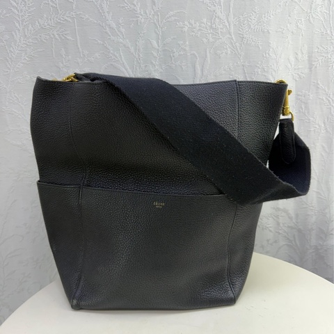 Celine sangle bucket 牛皮革桶包
