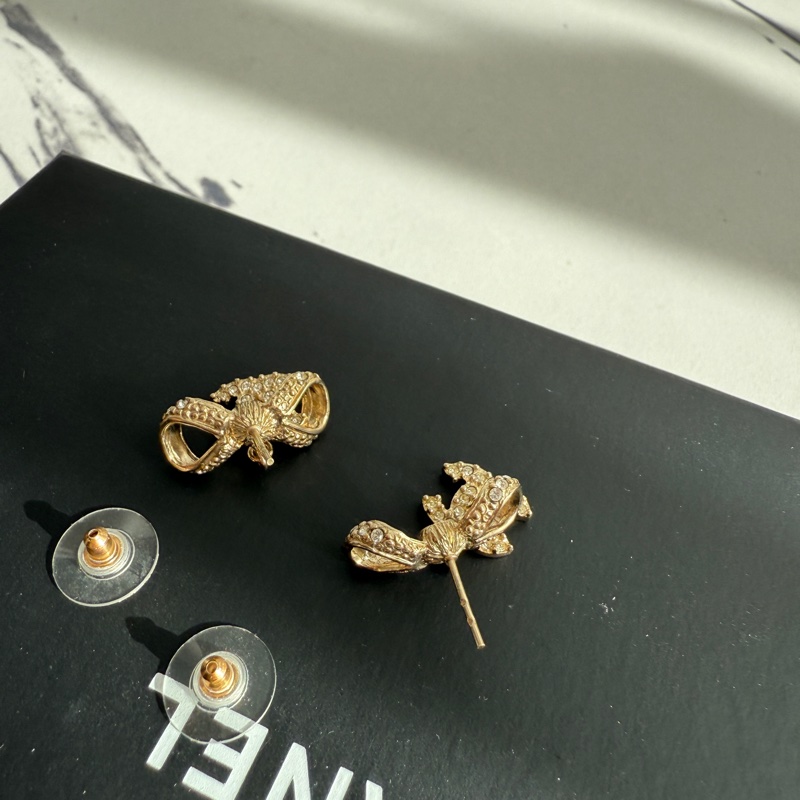 Chanel 蝴蝶結超美雙c鑽❤️耳環-6