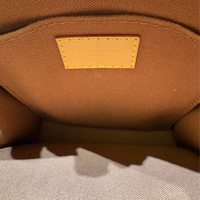 【台中現貨，迷你經典不敗款】Louis Vuitton Petit Sac Plat 老花琴譜包｜直立手提斜背兩用｜小巧耐裝百搭神器｜狀況極新-6