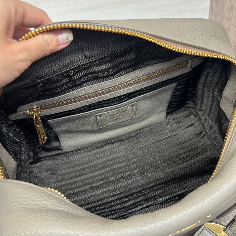 Prada 大象灰牛皮波士頓包-6
