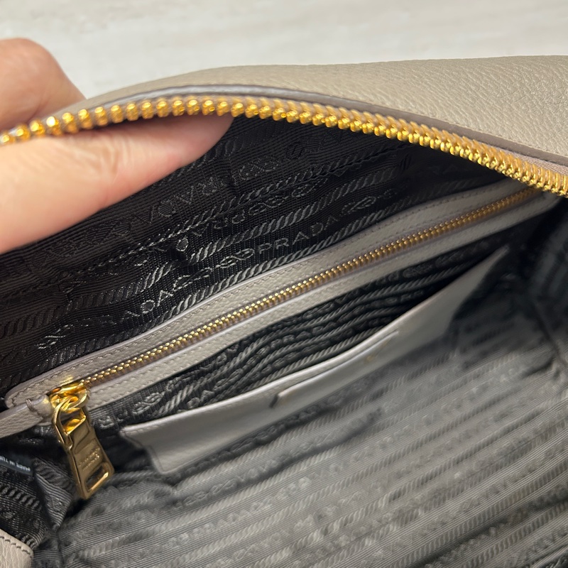 Prada 大象灰牛皮波士頓包-7