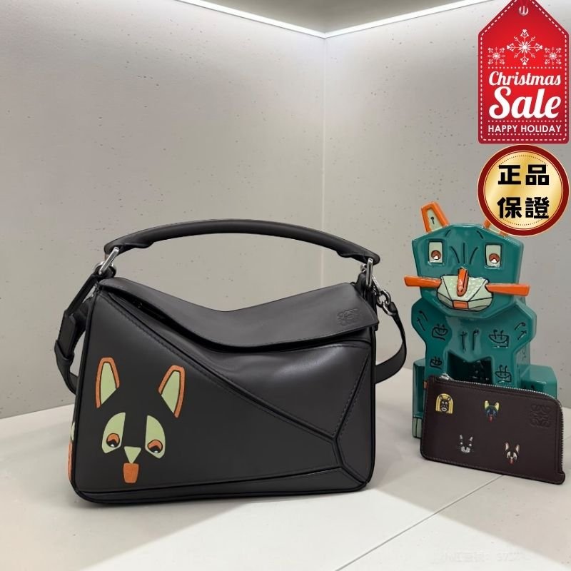 🎊佳節特賣🎁Loewe 小款皮革限量 Futurist Cats Puzzle 包-0