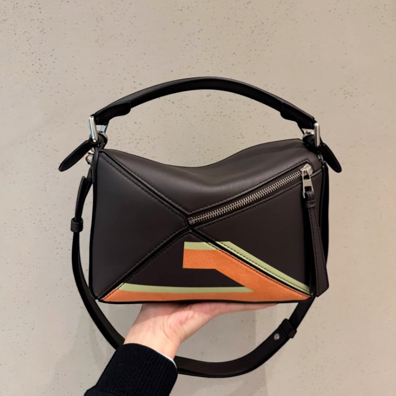 🎊佳節特賣🎁Loewe 小款皮革限量 Futurist Cats Puzzle 包-5