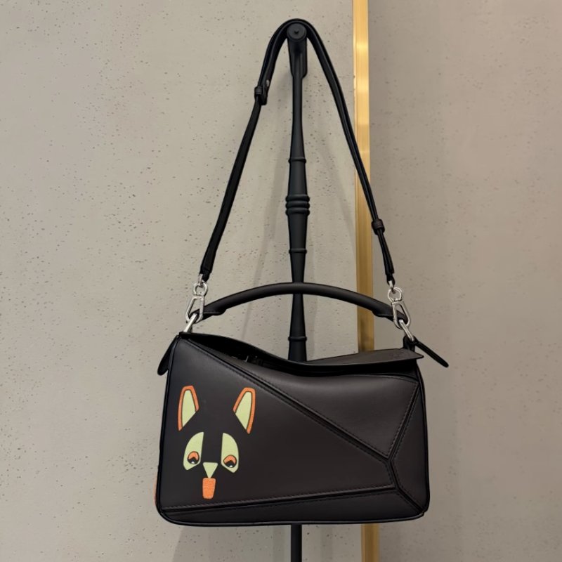 🎊佳節特賣🎁Loewe 小款皮革限量 Futurist Cats Puzzle 包-6