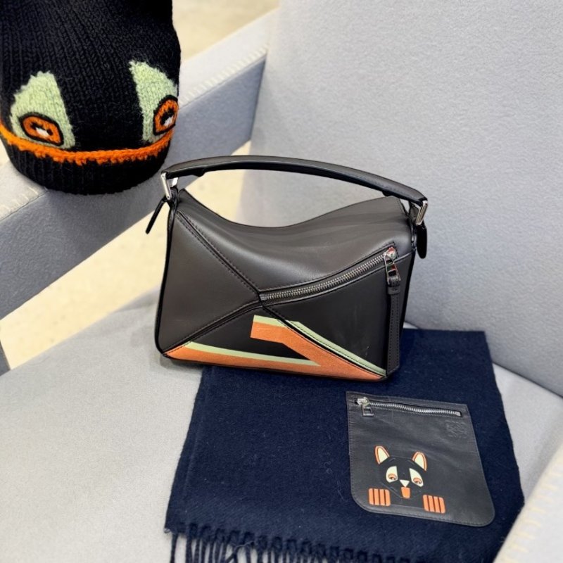 🎊佳節特賣🎁Loewe 小款皮革限量 Futurist Cats Puzzle 包-8