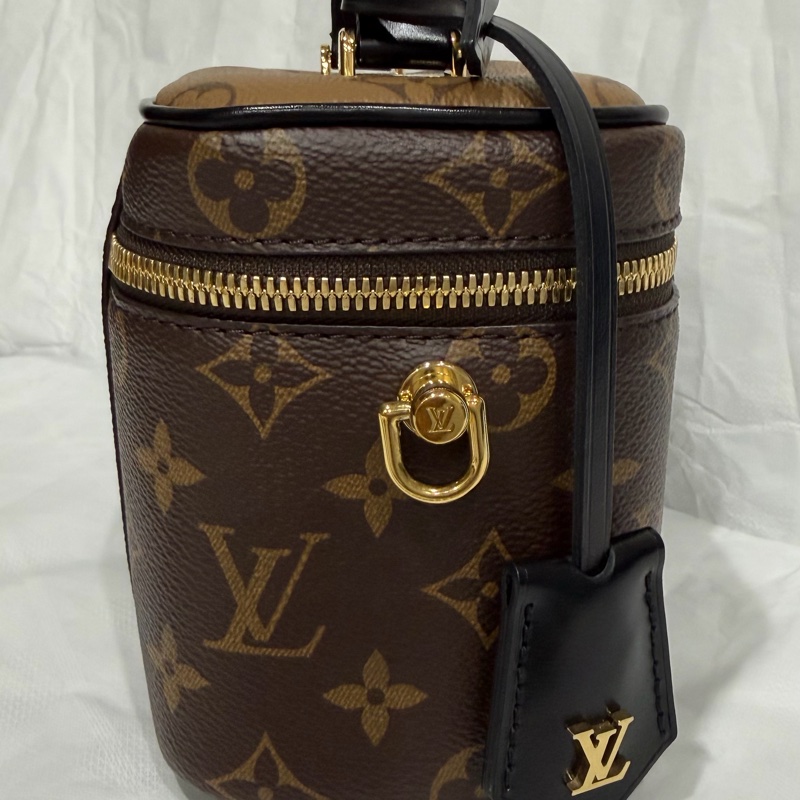 LV Lv Vanity PM-3
