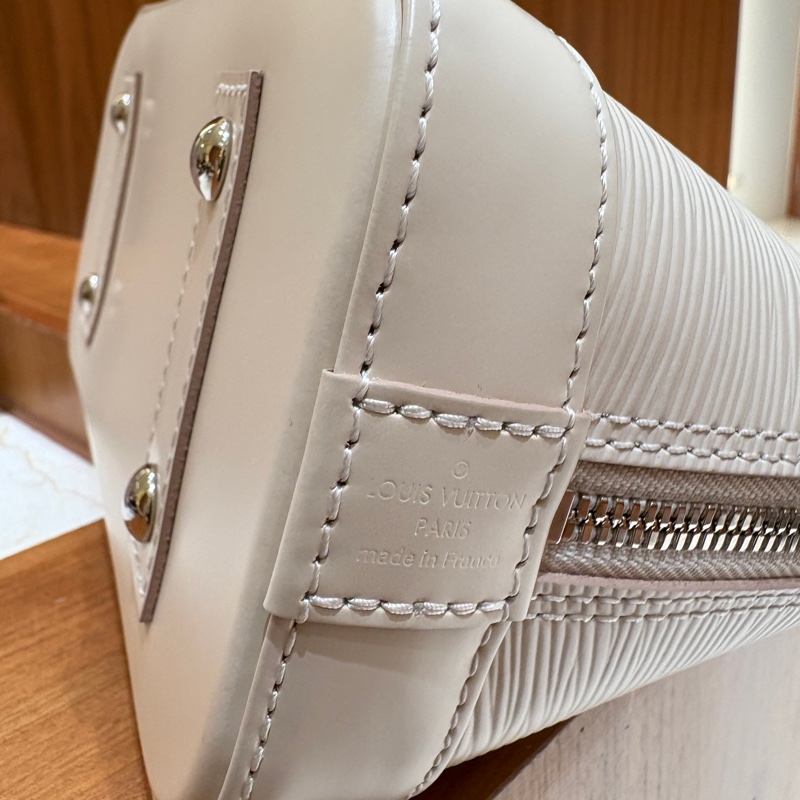 【台中現貨，珍珠白優雅必收】Louis Vuitton Alma BB 手提包（無背帶）｜經典貝殼包｜Epi 水波紋小牛皮｜氣質女神日常首選-12