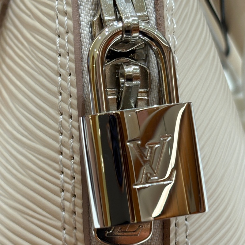 【台中現貨，珍珠白優雅必收】Louis Vuitton Alma BB 手提包（無背帶）｜經典貝殼包｜Epi 水波紋小牛皮｜氣質女神日常首選-15