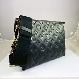 *奢華大道國際精品*【L3403】LV 黑色羊皮壓紋 COUSSIN 肩背/斜背兩用包 (PM) M57790-2