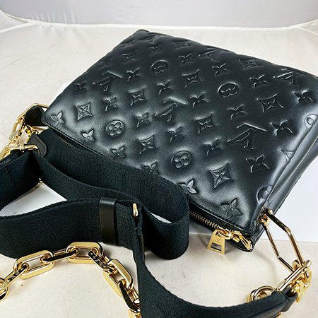 *奢華大道國際精品*【L3403】LV 黑色羊皮壓紋 COUSSIN 肩背/斜背兩用包 (PM) M57790-3