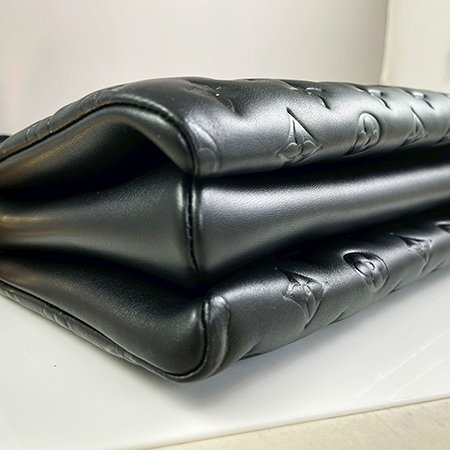 *奢華大道國際精品*【L3403】LV 黑色羊皮壓紋 COUSSIN 肩背/斜背兩用包 (PM) M57790-4