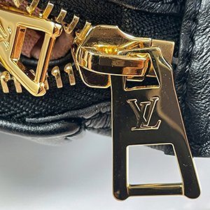 *奢華大道國際精品*【L3403】LV 黑色羊皮壓紋 COUSSIN 肩背/斜背兩用包 (PM) M57790-8
