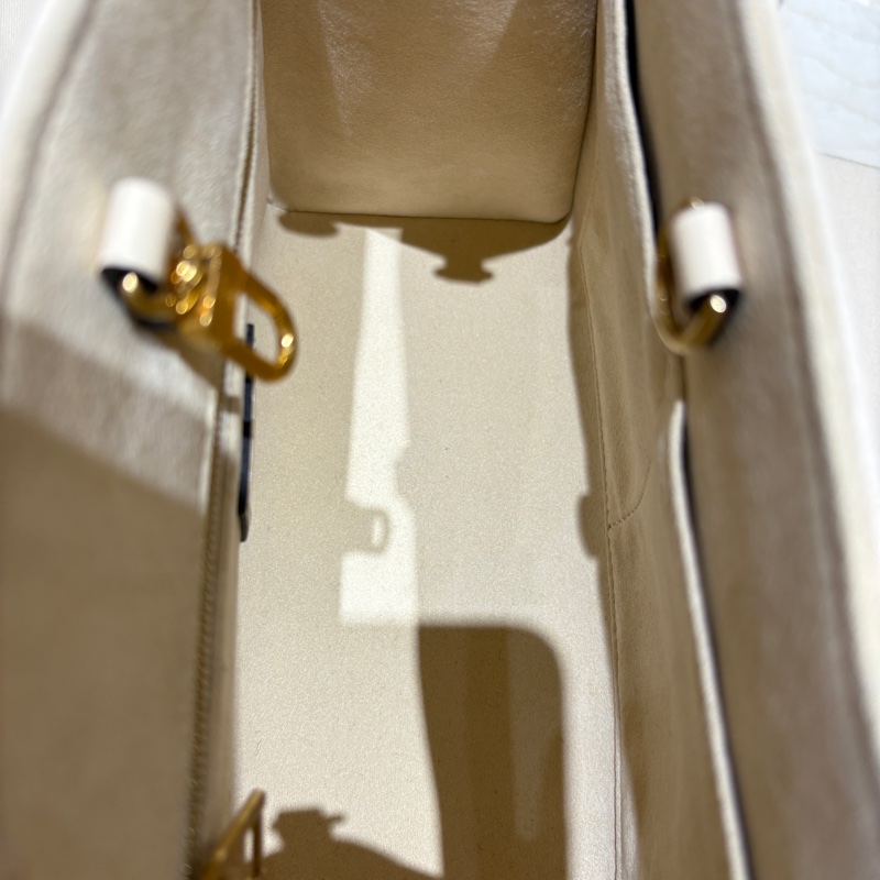 【台中現貨,質感升級】Louis Vuitton OnTheGo MM 白色壓紋托特包|Monogram Empreinte 皮革|雙背帶設計|商務優雅兩相宜-3