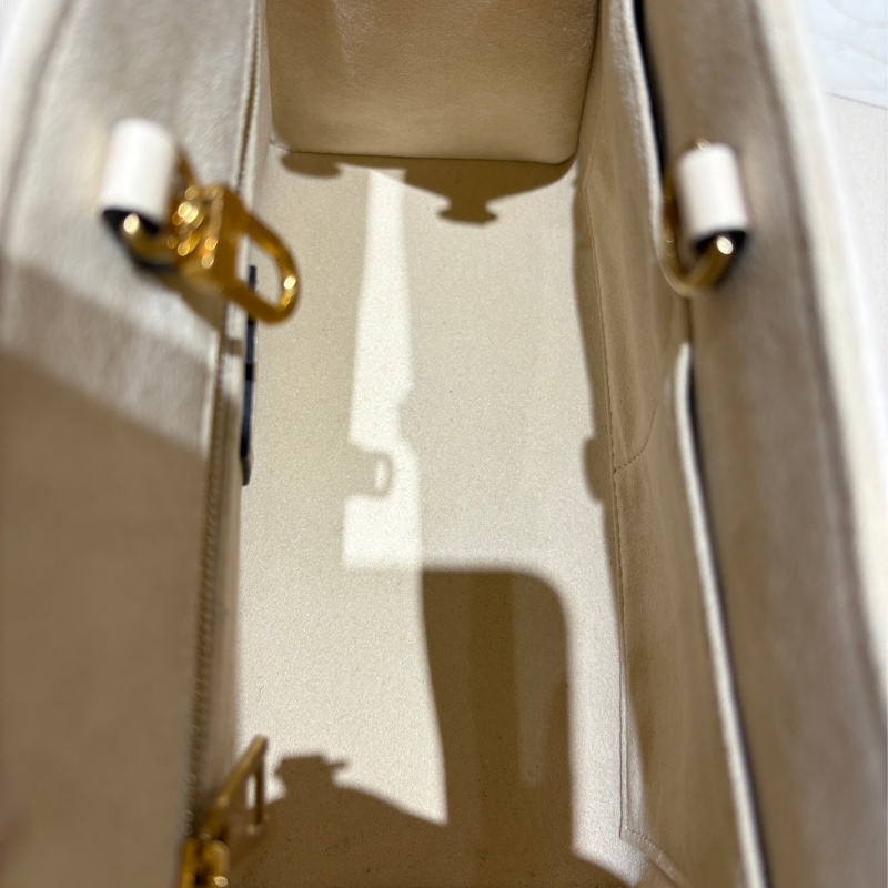 【台中現貨,質感升級】Louis Vuitton OnTheGo MM 白色壓紋托特包|Monogram Empreinte 皮革|雙背帶設計|商務優雅兩相宜-6