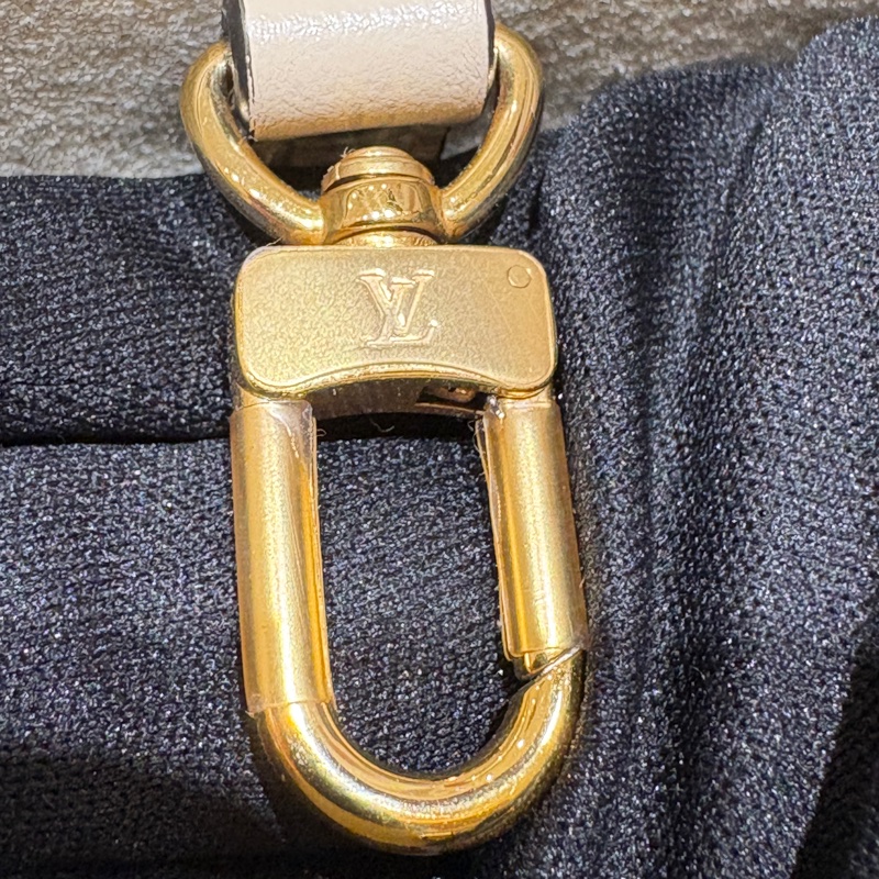 【台中現貨,質感升級】Louis Vuitton OnTheGo MM 白色壓紋托特包|Monogram Empreinte 皮革|雙背帶設計|商務優雅兩相宜-7