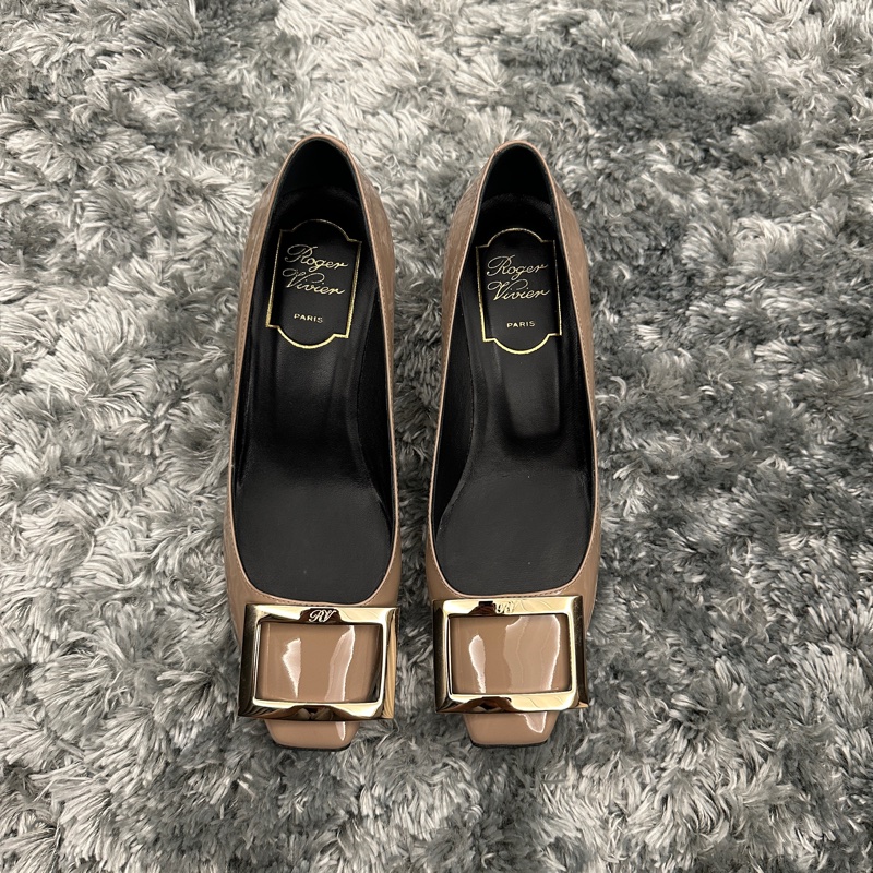 Roger Vivier 4.5公分高跟鞋,經典奶茶色,僅穿過一兩次,很新,附原廠鞋袋鞋盒-0