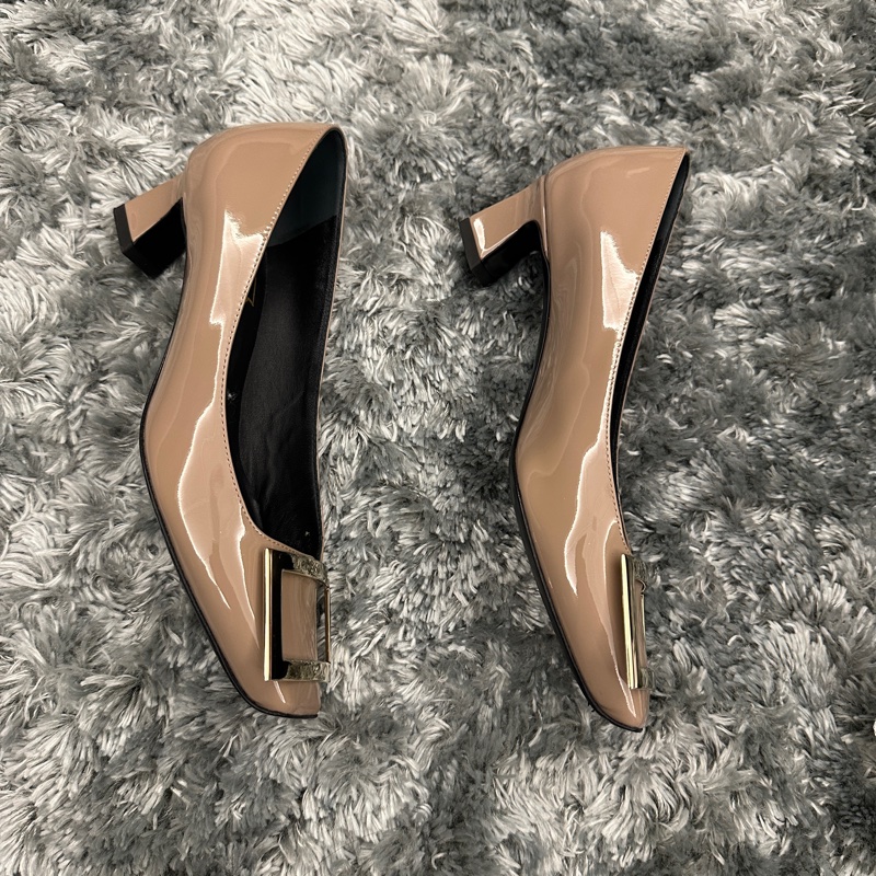 Roger Vivier 4.5公分高跟鞋,經典奶茶色,僅穿過一兩次,很新,附原廠鞋袋鞋盒-2