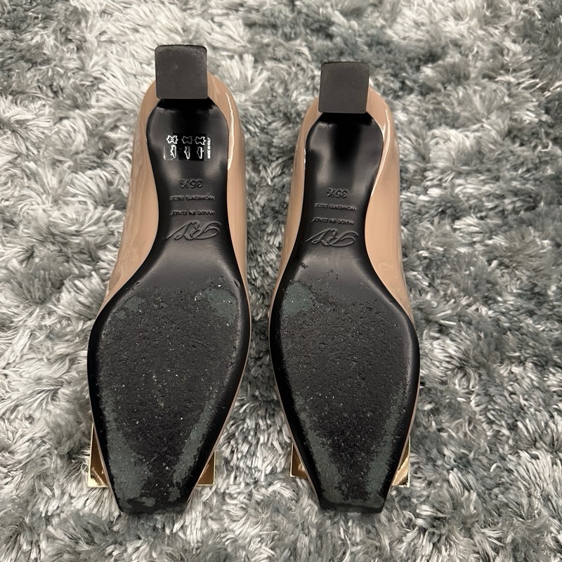 Roger Vivier 4.5公分高跟鞋,經典奶茶色,僅穿過一兩次,很新,附原廠鞋袋鞋盒-7