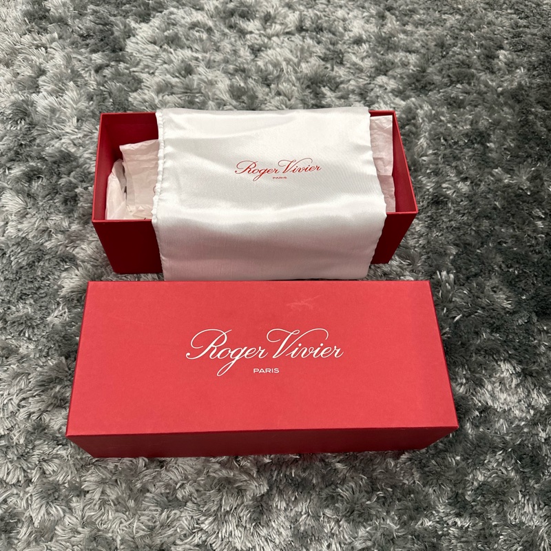 Roger Vivier 4.5公分高跟鞋,經典奶茶色,僅穿過一兩次,很新,附原廠鞋袋鞋盒-6
