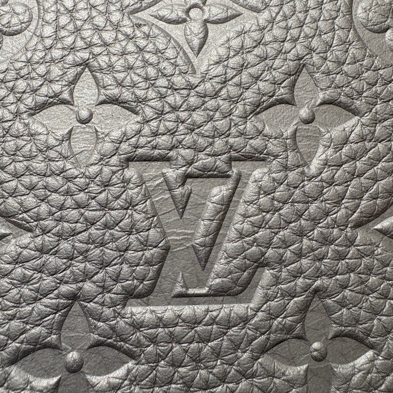 【限量收藏、時尚焦點】Louis Vuitton Virgil Abloh 黑色壓紋手拿包|紅色鏈帶設計|男士潮流單品|精品等級質感手包-4