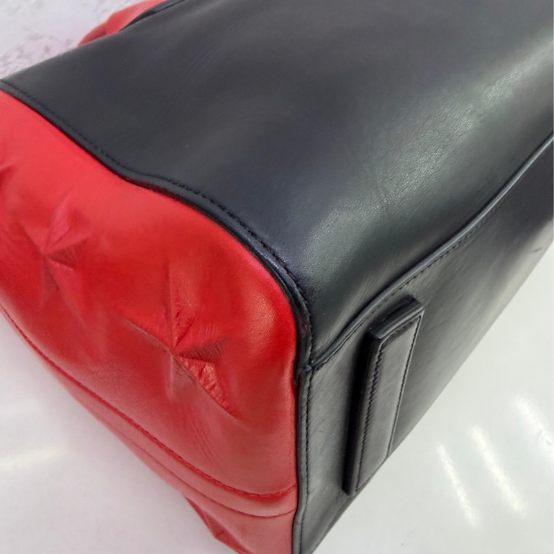 Givenchy, a black and red leather 'Antigona' handbag-2